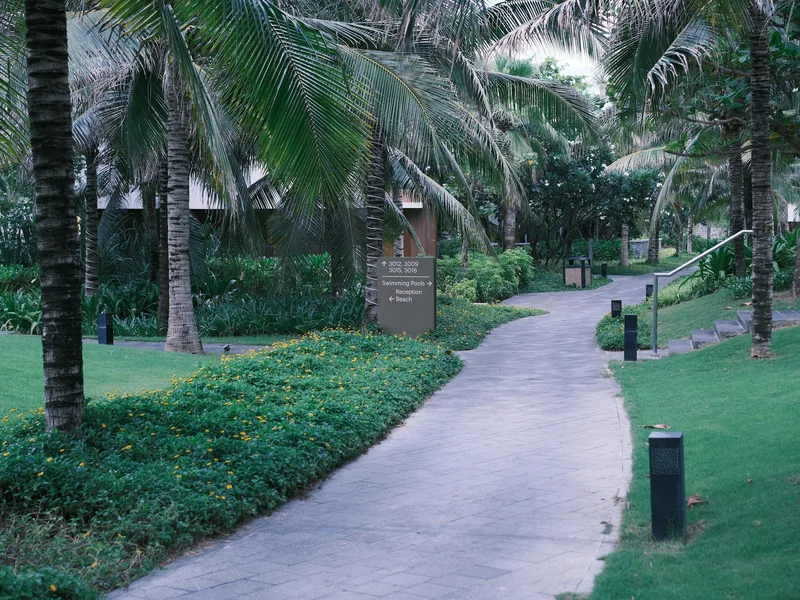 Scenic photo trail across the resort grounds