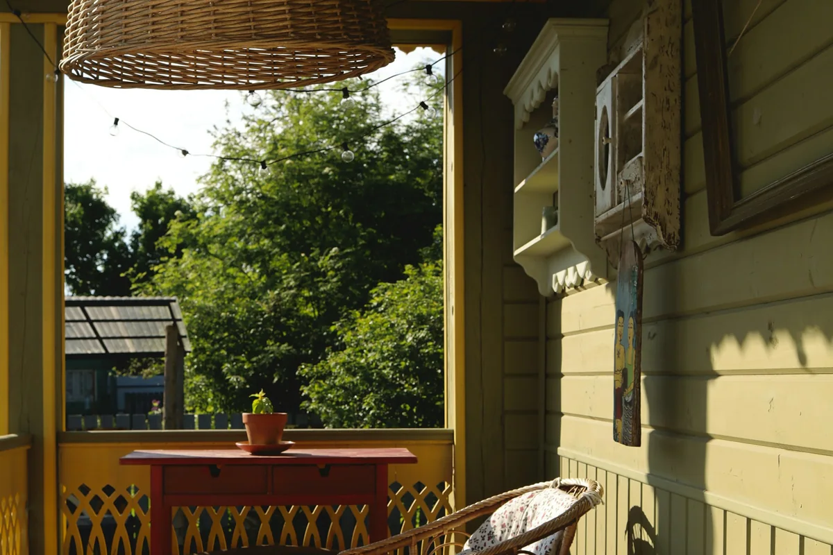Garden Room exterior close to landscaped gardens